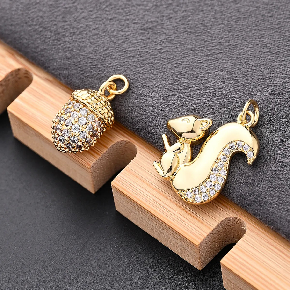 1 Pc/Package 16x9mm 19.5x17mm Hole 2~2.9mm Hole 3~3.9mm Copper Zircon Gold Plated Pine Cones Squirrel Polished Pendant