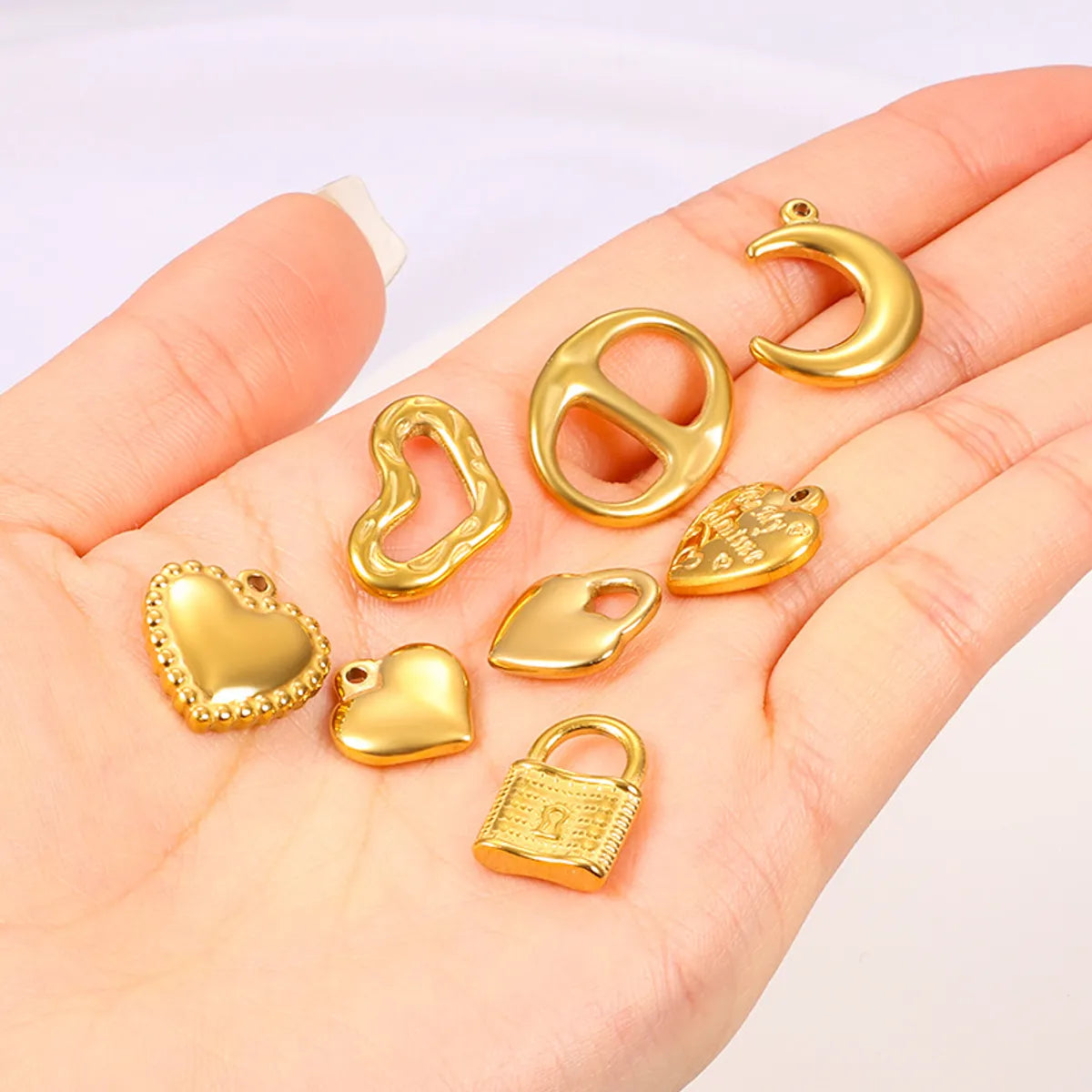 1 Piece 16.5*16.5mm 16.5*21.5mm 18*22.5mm Hole 1~1.9mm Hole 2~2.9mm 304 Stainless Steel 18K Gold Plated Moon Heart Shape Solid Color Pendant