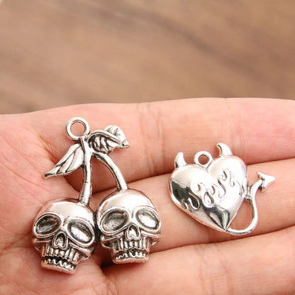 1 Piece Alloy Heart Shape Skull Pendant