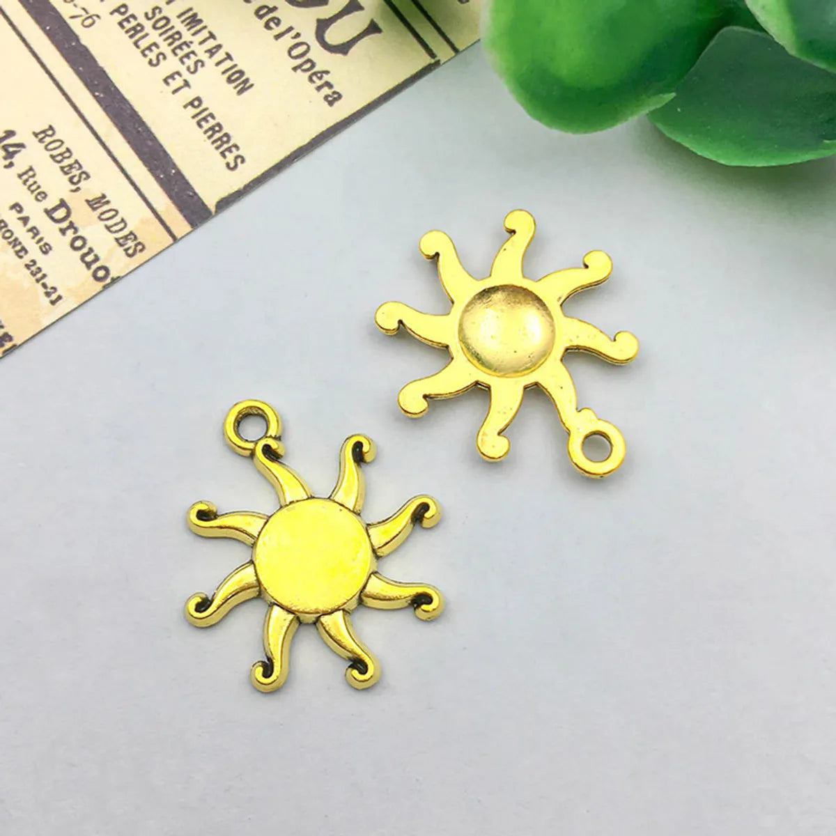 20 Models Per Model 1, 20/Pack Alloy Sun Star Moon Pendant