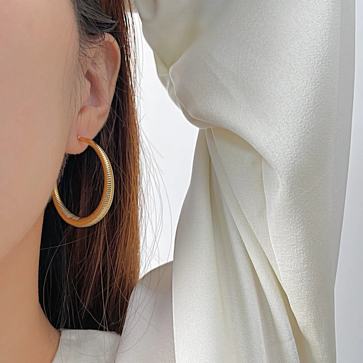 1 Piece Basic Modern Style Solid Color Stainless Steel Hoop Earrings