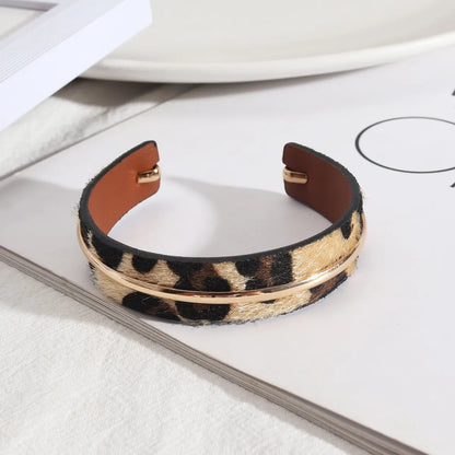 1 Piece Beach Leopard Pu Leather Metal Women'S Bangle