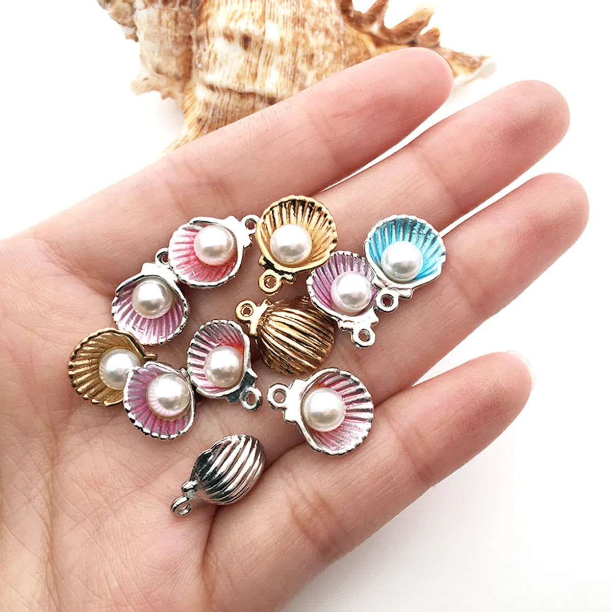 1 Piece Beach Simple Style Shell Alloy Plating Inlay Pendant Jewelry Accessories