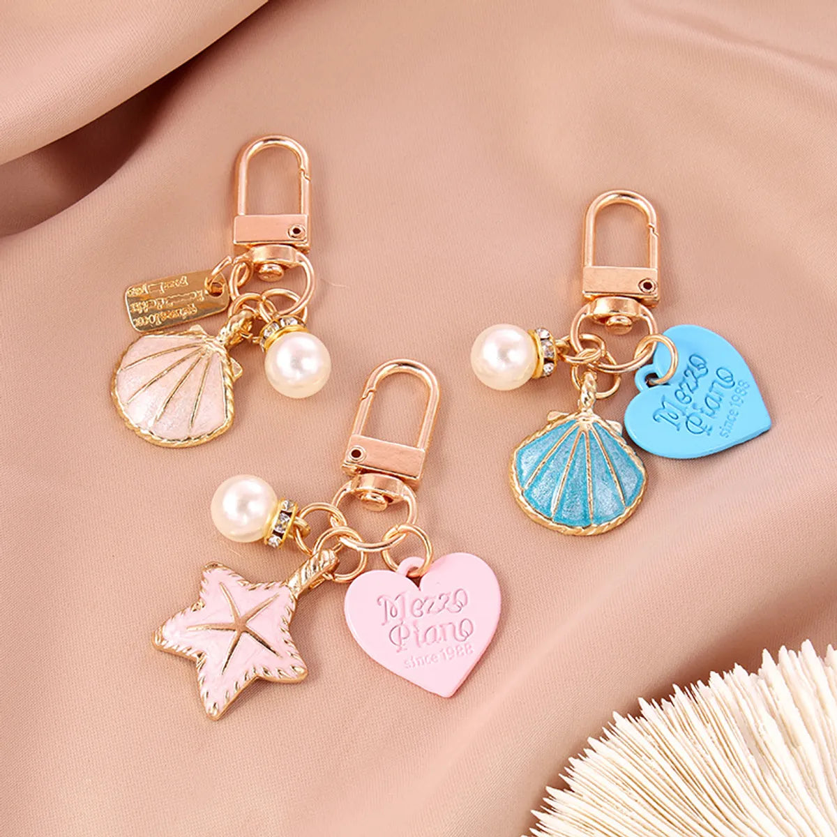 1 Piece Cartoon Style Letter Heart Shape Metal Inlay Artificial Pearls Rhinestones Women'S Keychain