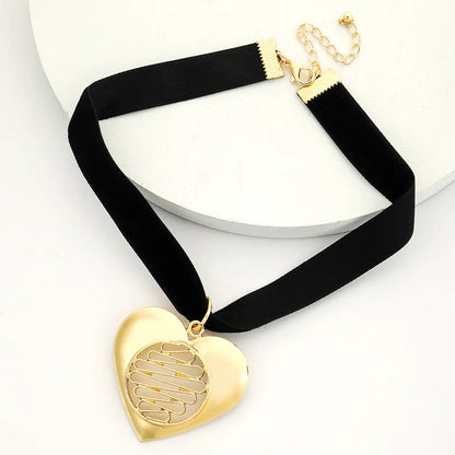 1 Piece Casual Fashion Classic Style Heart Shape Alloy Plating Gold Plated Women's Pendant Necklace