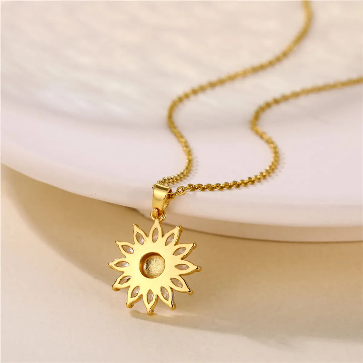 1 Piece Casual Sunflower Circle Stainless Steel Titanium Steel Polishing Plating Inlay Diamond Pendant Necklace