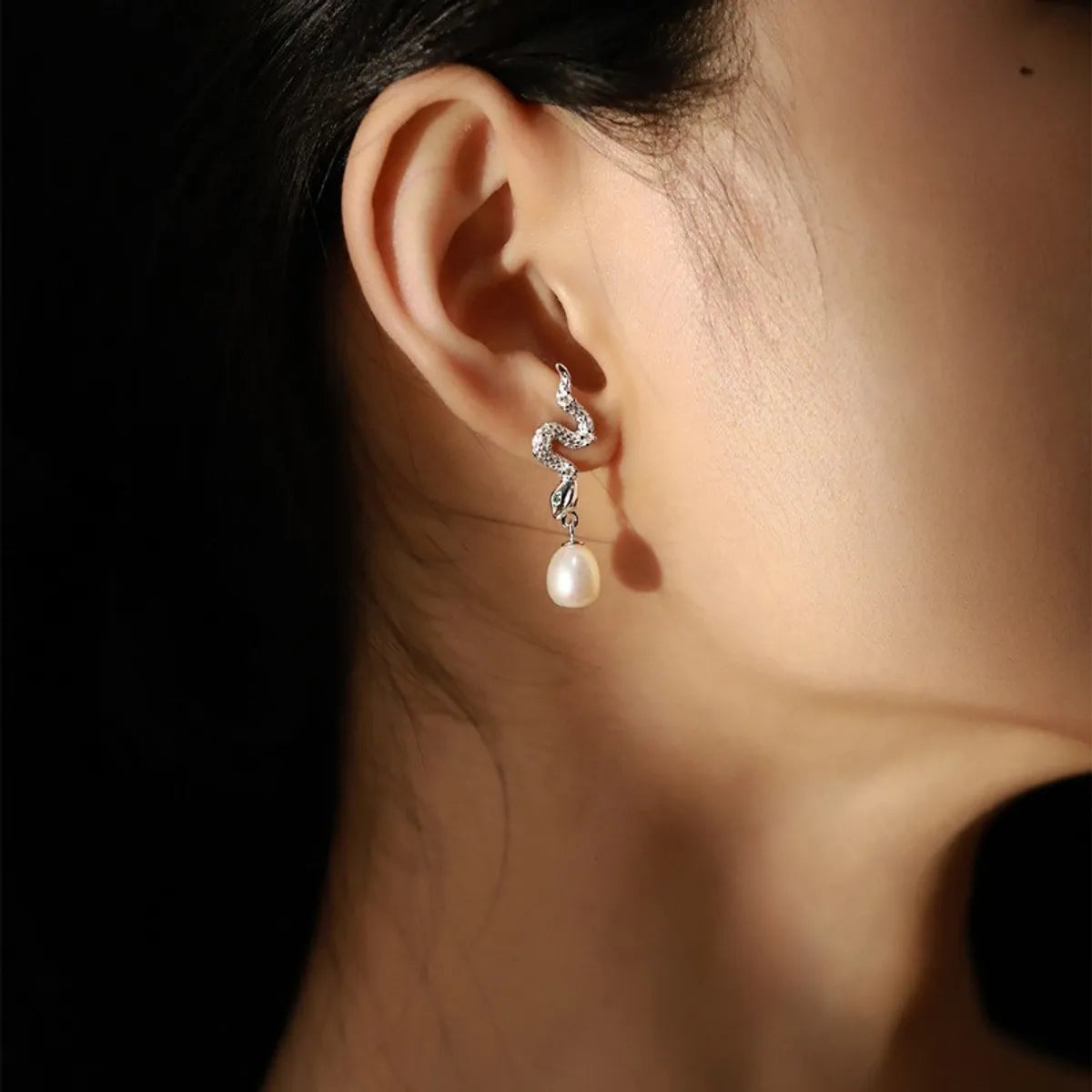 1 Piece Cool Style Snake Inlay Copper Artificial Pearls Zircon Drop Earrings