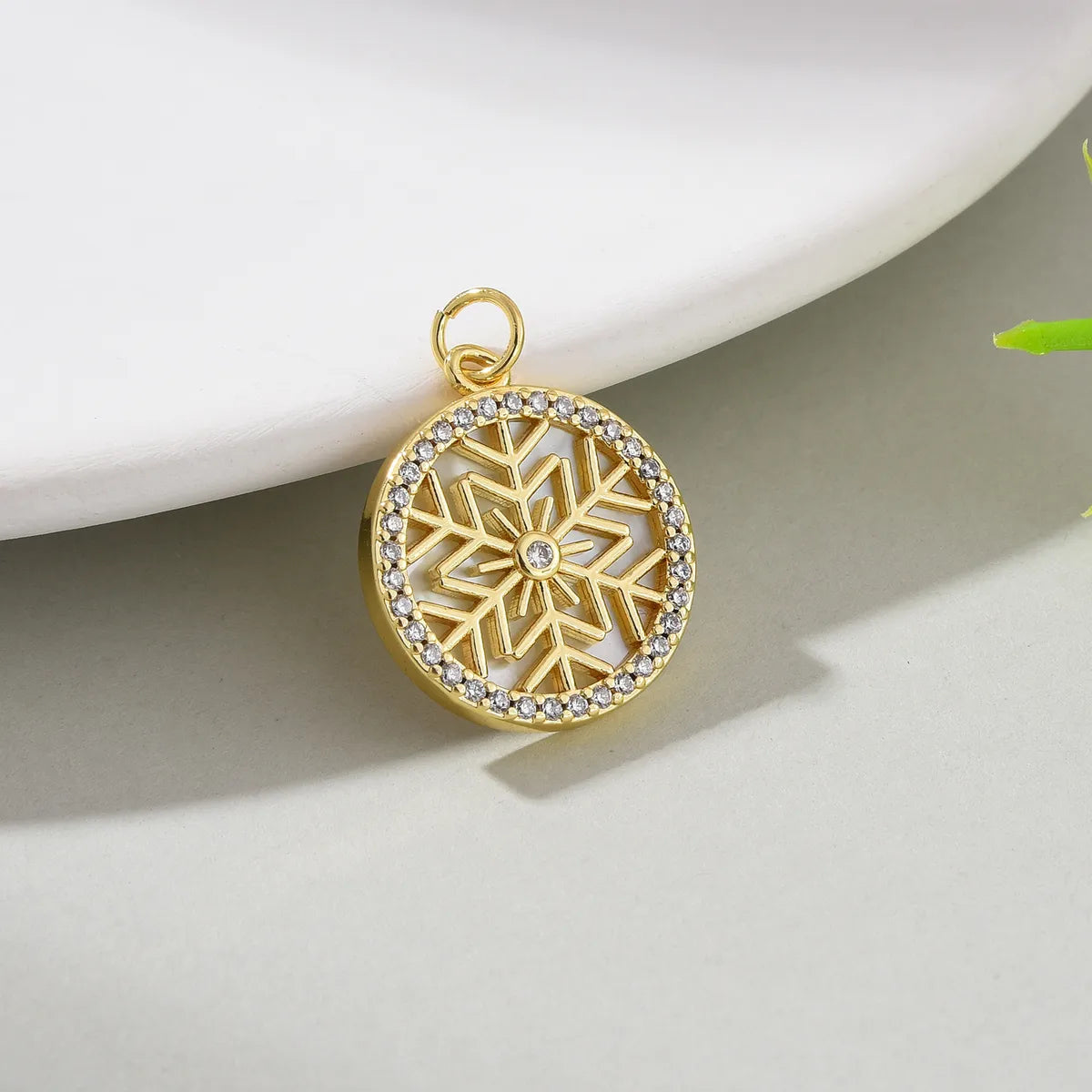 1 Piece Copper Round Snowflake Pendant