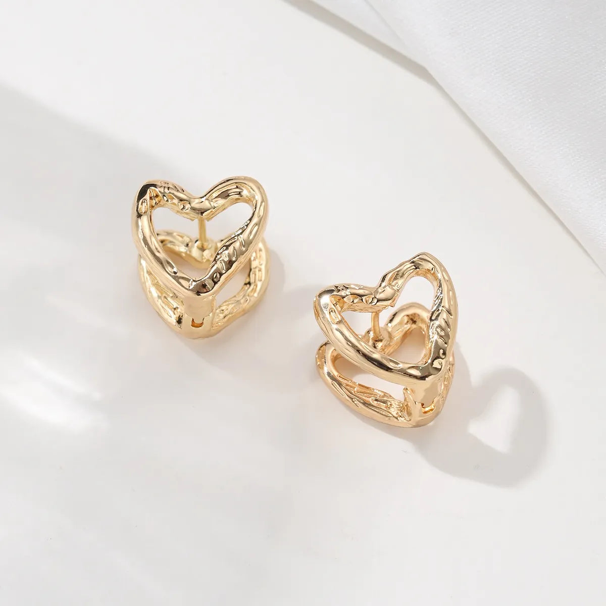 1 Piece Cute Heart Shape Alloy Ear Studs