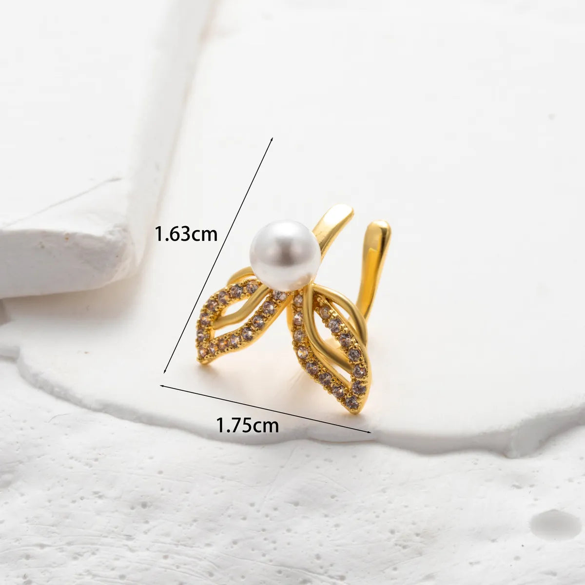 1 Piece Ear Cartilage Rings & Studs Simple Style Classic Style Heart Shape Pearl Flower Copper Inlay Zircon Ear Cartilage Rings & Studs