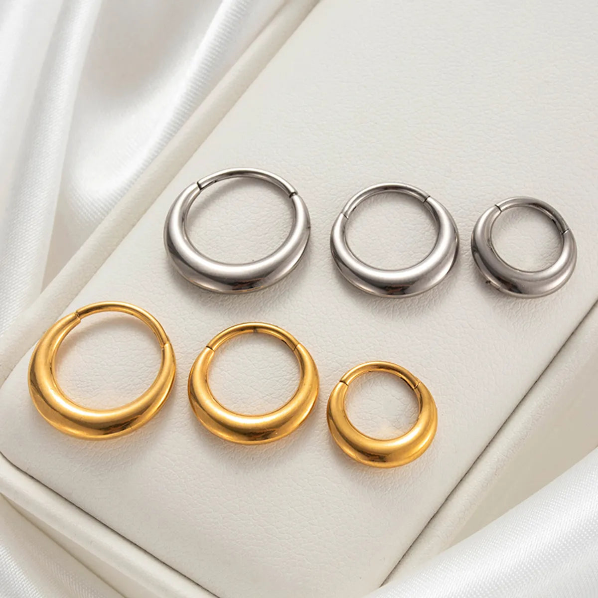 1 Piece Ear Cartilage Rings & Studs Simple Style Classic Style Round Pure Titanium Ear Cartilage Rings & Studs