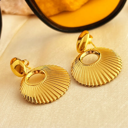 1 Piece Elegant Retro Solid Color Pleated Hollow Out 304 Stainless Steel 18K Gold Plated Drop Earrings