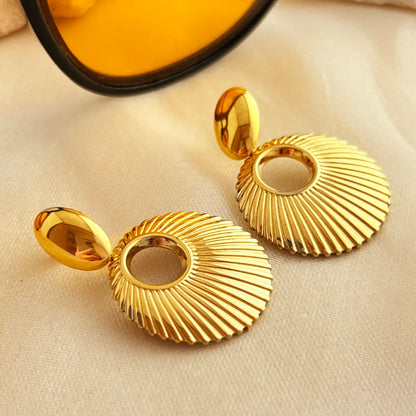 1 Piece Elegant Retro Solid Color Pleated Hollow Out 304 Stainless Steel 18K Gold Plated Drop Earrings