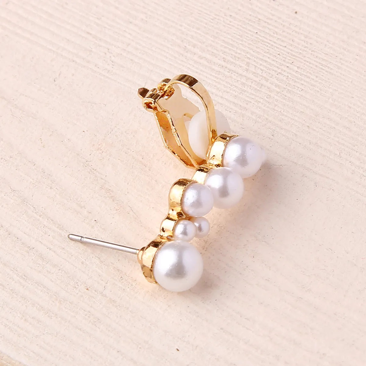 1 Piece Elegant Sweet Solid Color Inlay Zinc Alloy Artificial Pearls Gold Plated Ear Studs