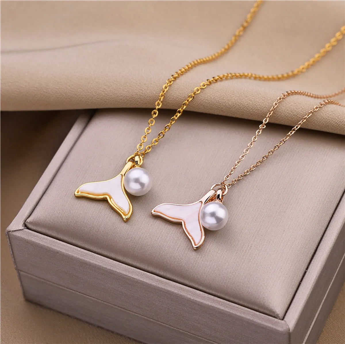 1 Piece Fashion Fish Tail Titanium Steel Plating Inlay Pearl Shell Pendant Necklace