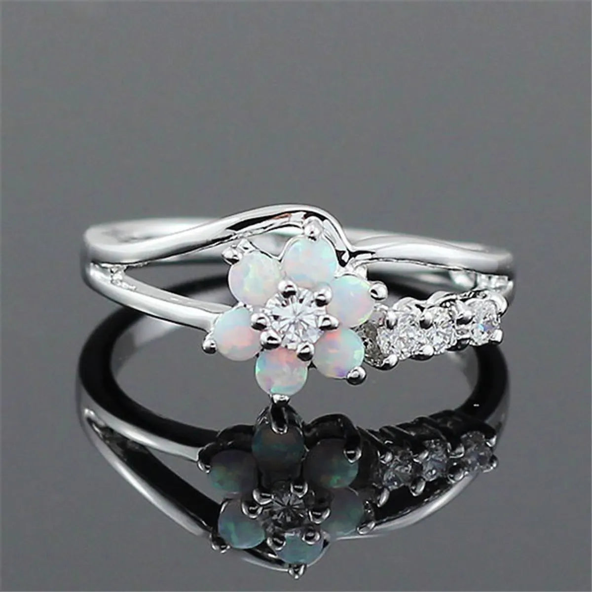 1 Piece Fashion Flower Alloy Inlay Opal Women'S Rings