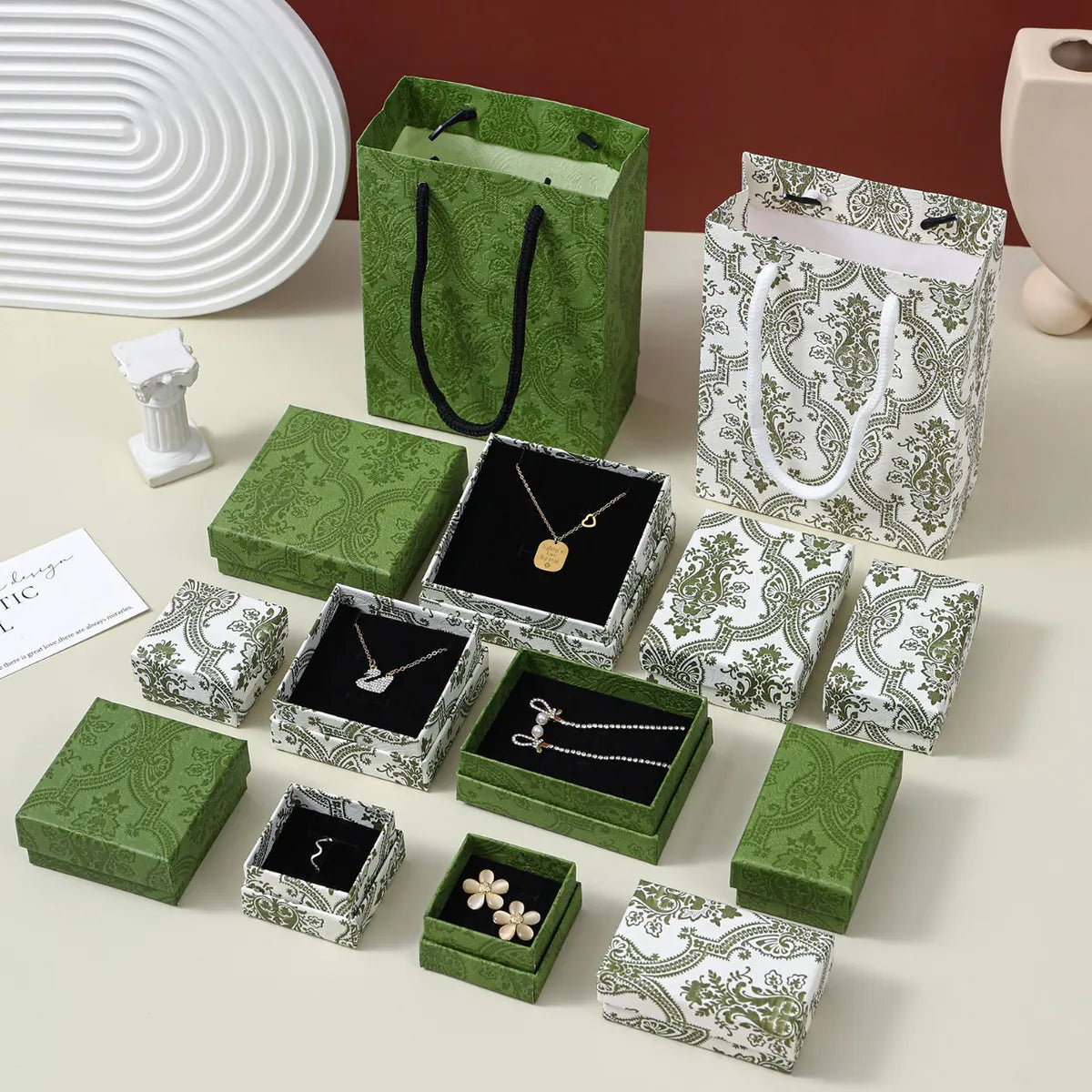 1 Piece Fashion Solid Color Sponge Paper Black Gray Board Jewelry Boxes