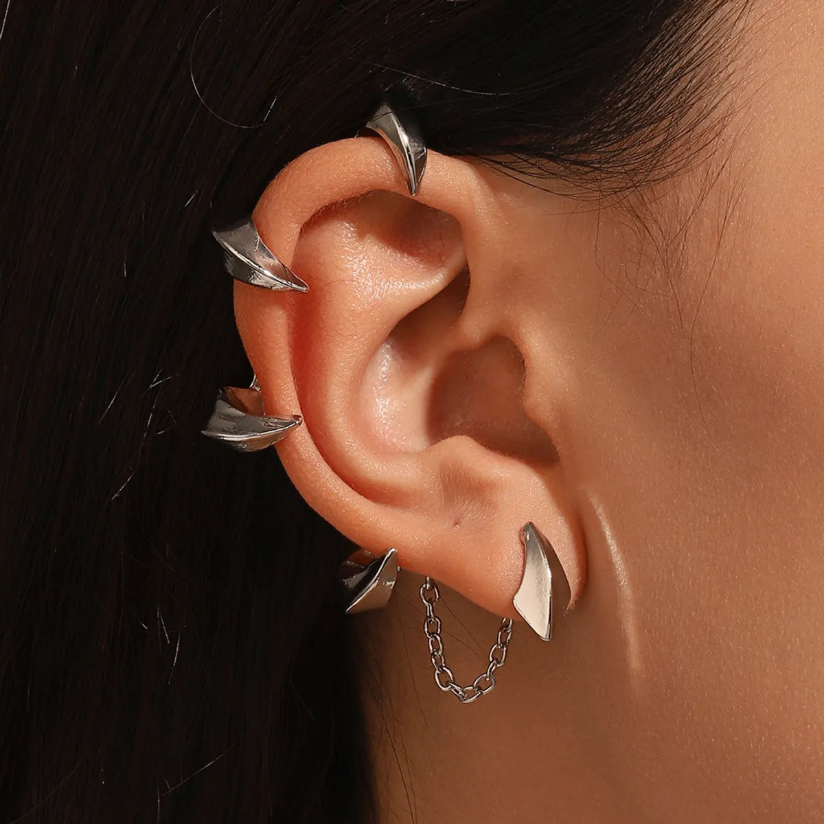 1 Piece Gothic Sharp Teeth Solid Color Alloy Chain Women'S Ear Clips