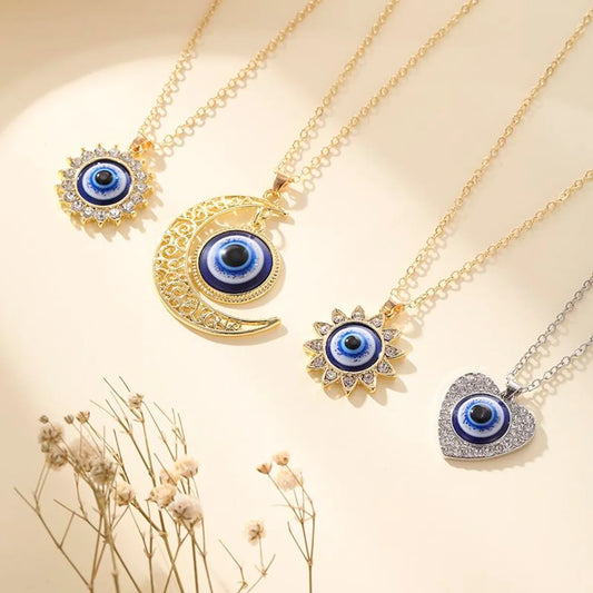 1 Piece Retro Devil's Eye Moon Alloy Hollow Out Rhinestones Women's Pendant Necklace