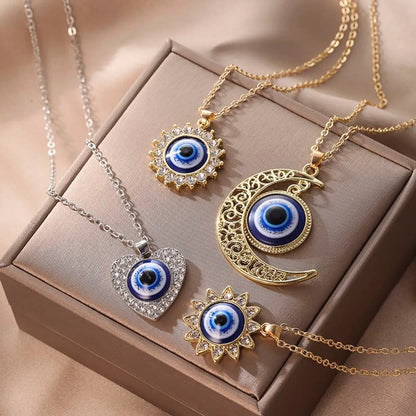 1 Piece Retro Devil's Eye Moon Alloy Hollow Out Rhinestones Women's Pendant Necklace