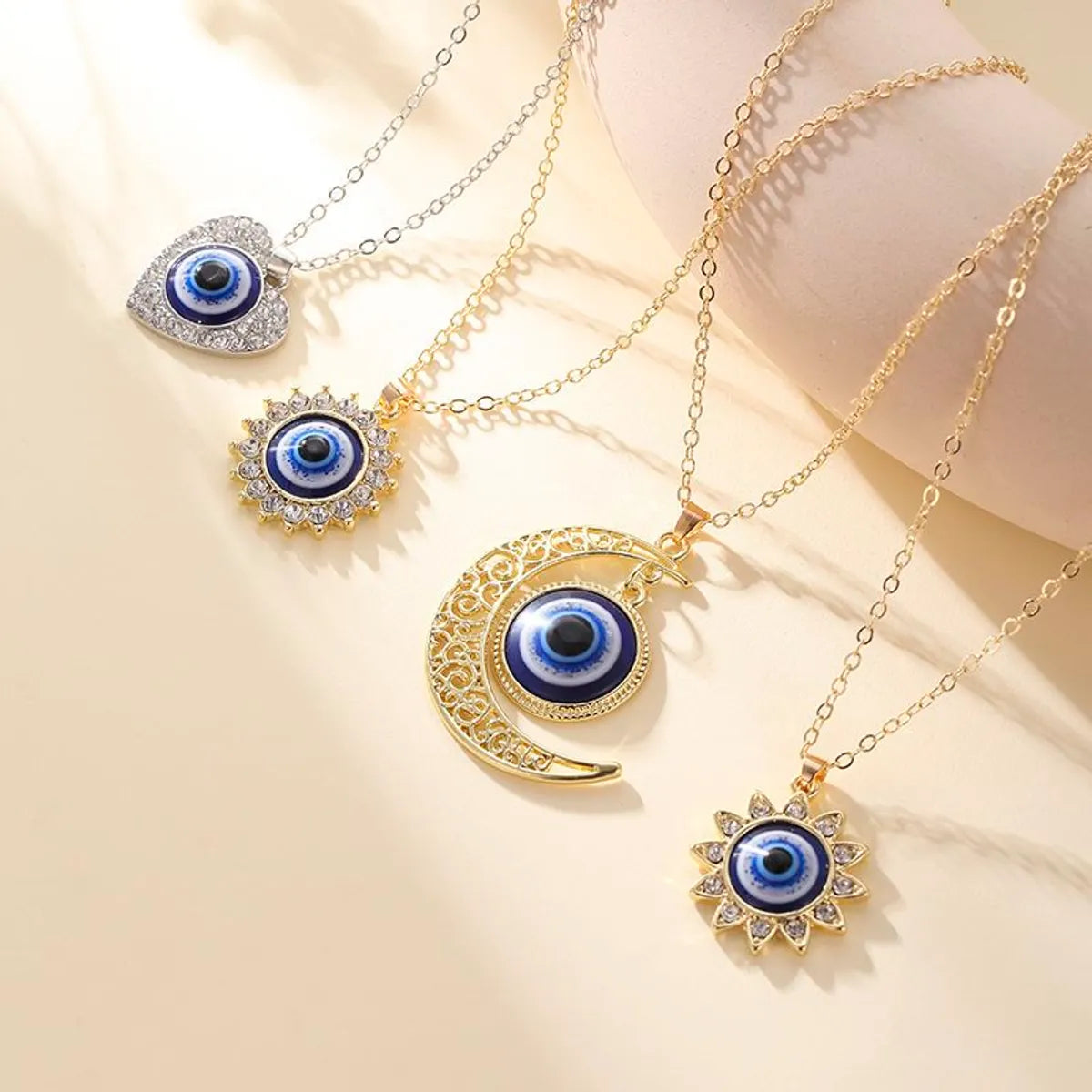 1 Piece Retro Devil's Eye Moon Alloy Hollow Out Rhinestones Women's Pendant Necklace