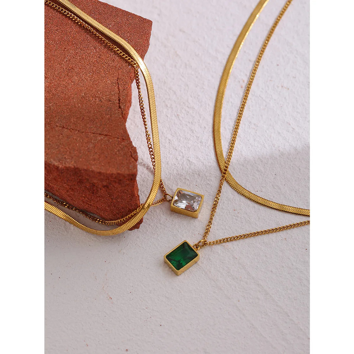 1 Piece Retro Geometric Rhinestone Inlay Artificial Gemstones Women'S Pendant Necklace