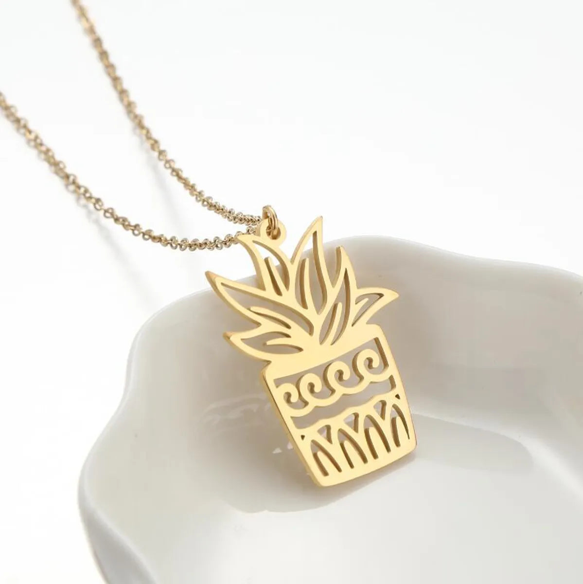 201 Stainless Steel 18K Gold Plated Retro Irregular Plating Plant Pendant Necklace