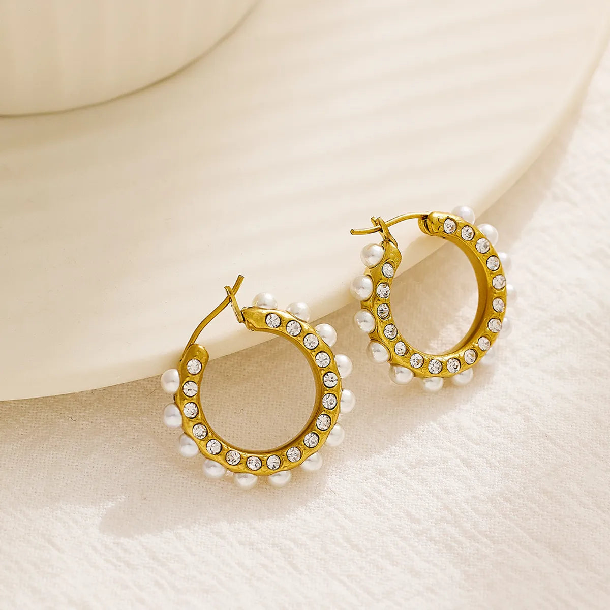 1 Piece Retro Round Plating Inlay Stainless Steel Titanium Steel Rhinestones Pearl Gold Plated Earrings