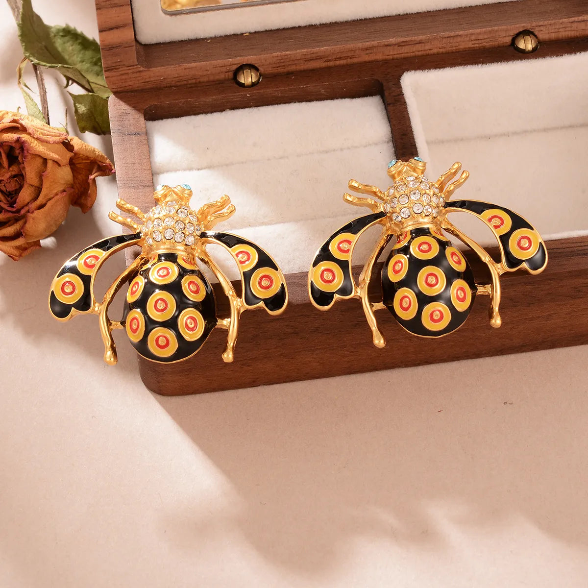 1 Piece Retro Simple Style Bee Plating Inlay Copper Rhinestones 18k Gold Plated Ear Studs