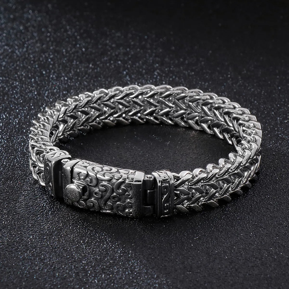 1 Piece Retro Solid Color Titanium Steel Men'S Bracelets