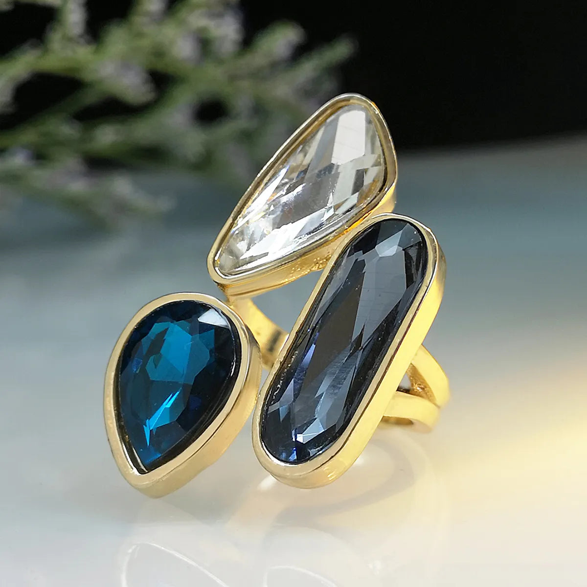 1 Piece Retro Triangle Water Droplets Alloy Plating Inlay Artificial Crystal Gold Plated Women'S Rings