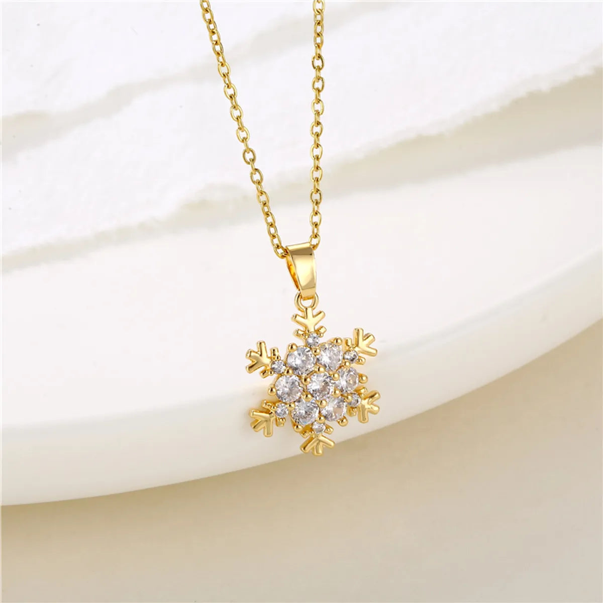 Retro Water Droplets Heart Shape Snowflake Stainless Steel Titanium Steel Plating Inlay Zircon 18k Gold Plated Gold Plated Pendant Necklace