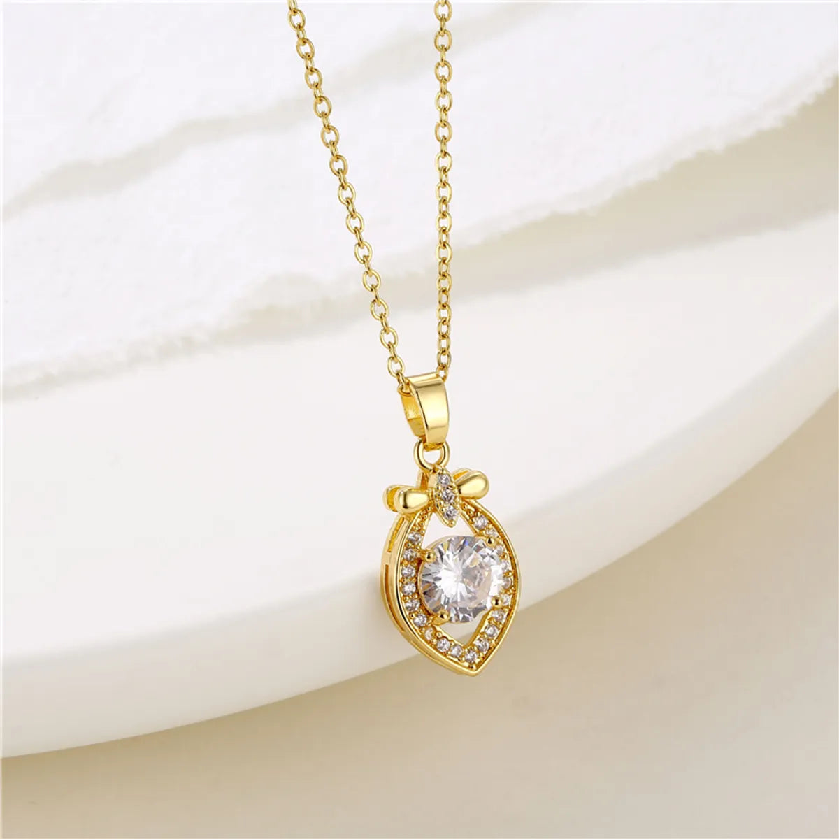 Retro Water Droplets Heart Shape Snowflake Stainless Steel Titanium Steel Plating Inlay Zircon 18k Gold Plated Gold Plated Pendant Necklace