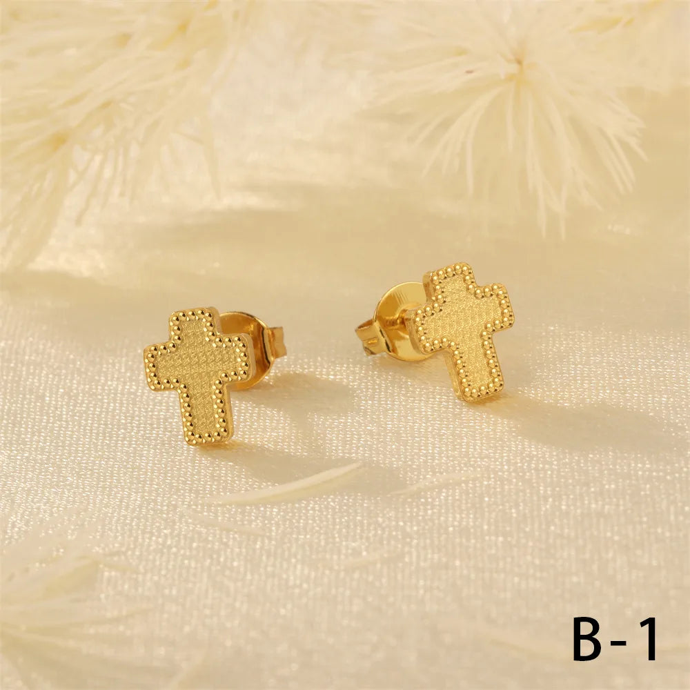 1 Piece Simple Style Cross Heart Shape Crown Plating Copper 18k Gold Plated Ear Studs