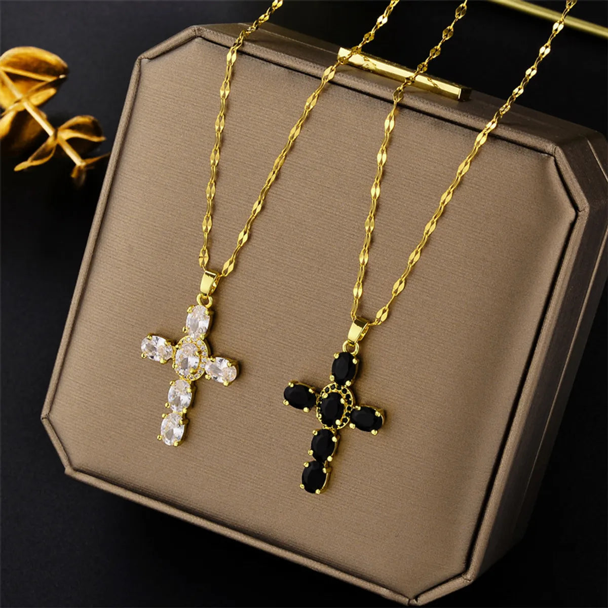 Simple Style Geometric Titanium Steel Plating Artificial Rhinestones Necklace