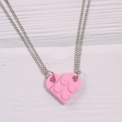 1 Piece Simple Style Heart Shape Alloy Plastic Patchwork Couple Pendant Necklace