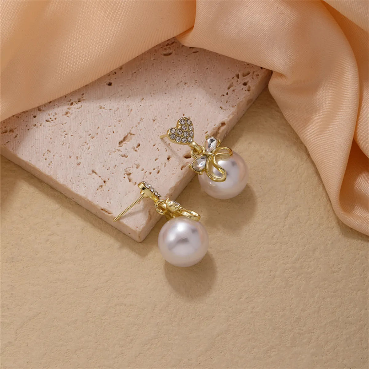 1 Piece Simple Style Heart Shape Bow Knot Plating Inlay Copper Pearl Zircon Gold Plated Ear Studs