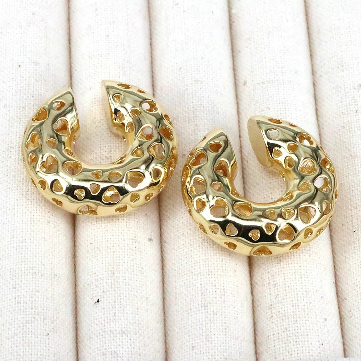 1 Piece Simple Style Heart Shape Plating Hollow Out Copper 18k Gold Plated Ear Cuffs