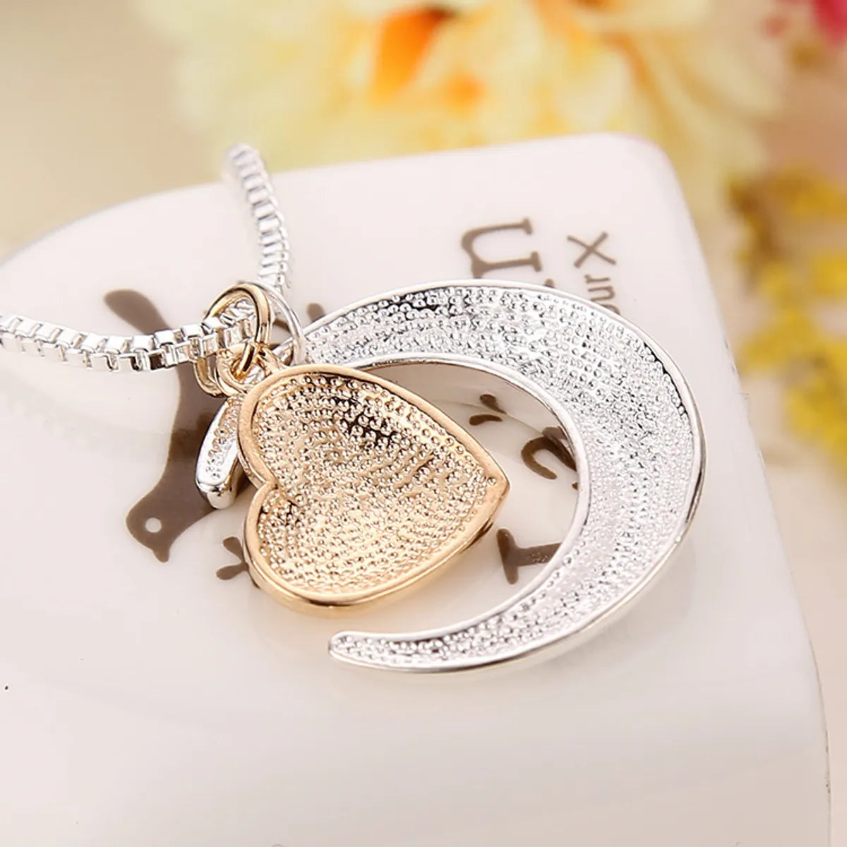 1 Piece Mama Simple Style Letter Moon Heart Shape Alloy Plating Mother's Day Women's Pendant Necklace