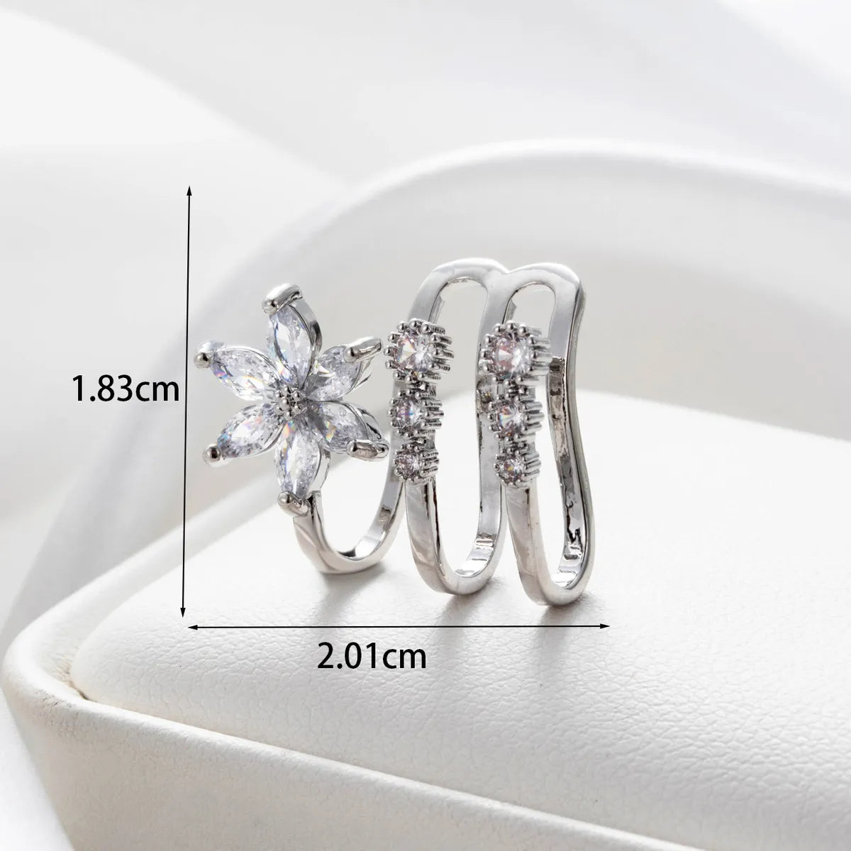 1 Piece Simple Style Round Heart Shape Flower Inlay Stainless Steel Copper Zircon Hoop Earrings