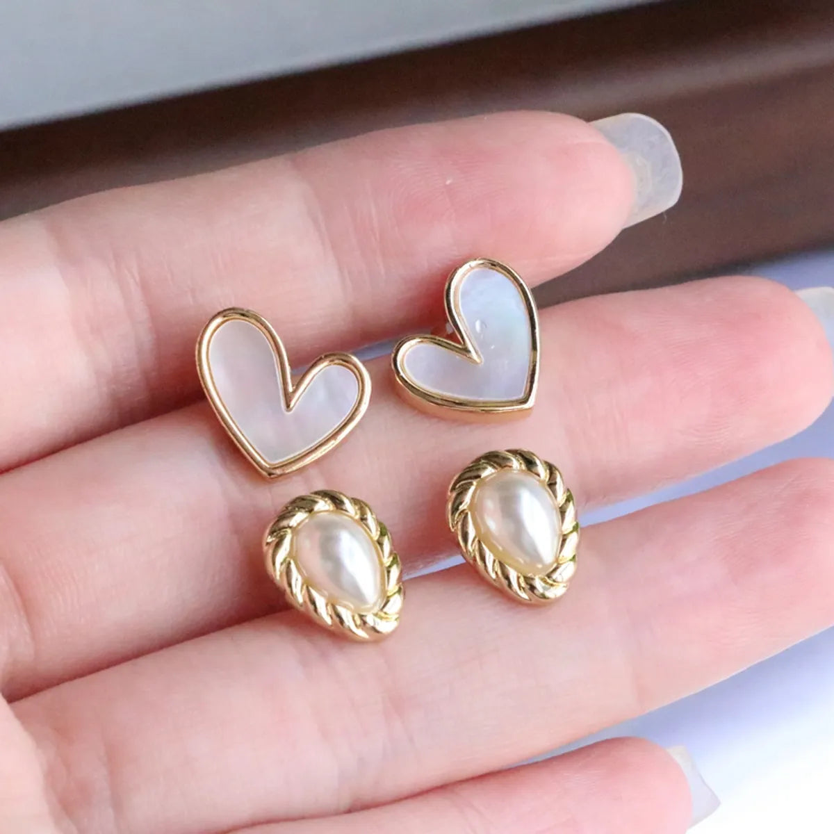 1 Piece Simple Style Shiny Heart Shape Plating Inlay Copper Pearl 18k Gold Plated Ear Studs