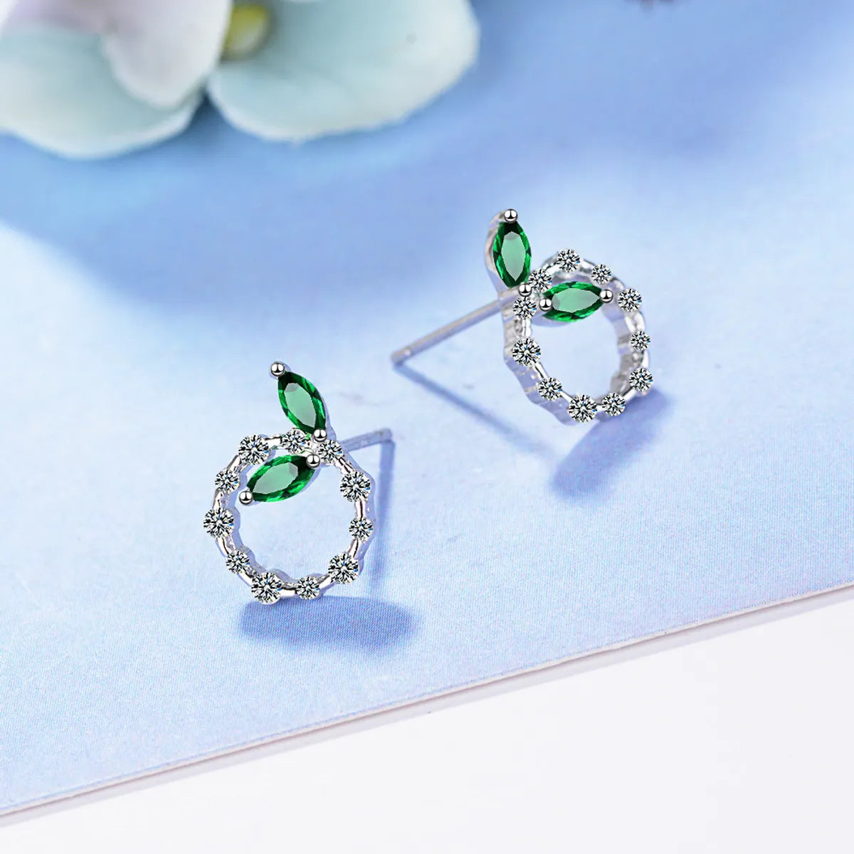 1 Piece Sweet Leaf Plating Inlay Copper Zircon White Gold Plated Ear Studs