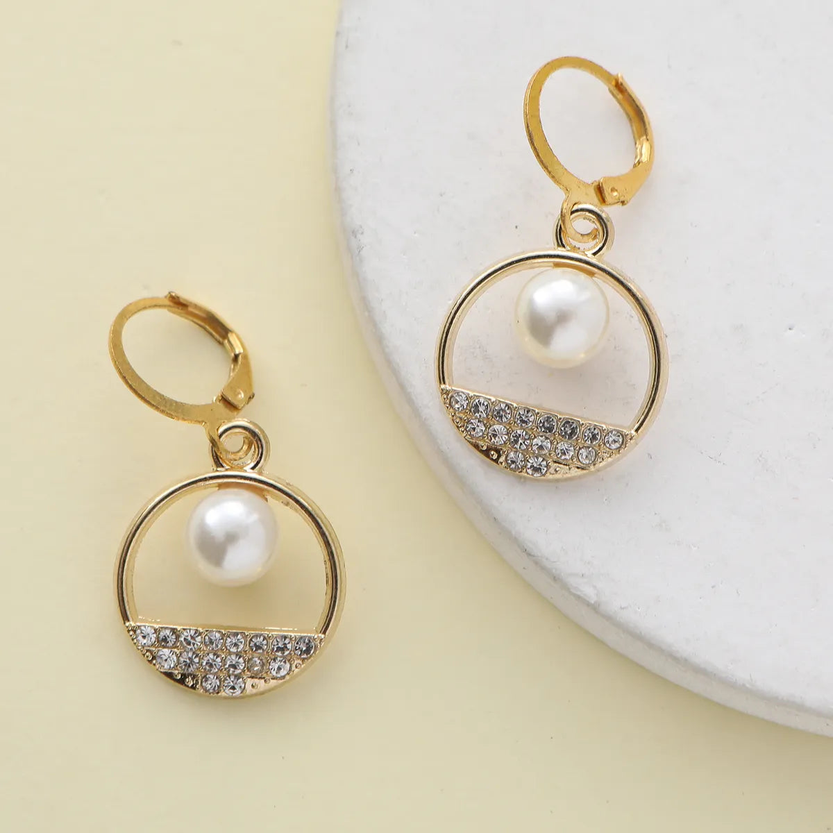 1 Piece Sweet Simple Style Round Letter Bow Knot Hollow Out Inlay Alloy Pearl Zircon Drop Earrings