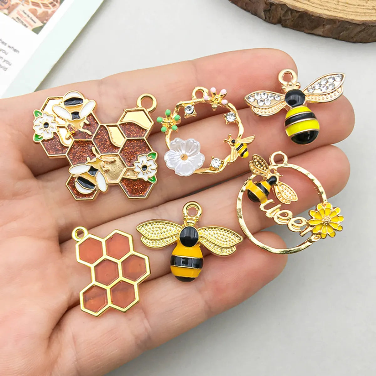 6 Models, 2 Each, 12/Bag Zinc Alloy Bee Pendant