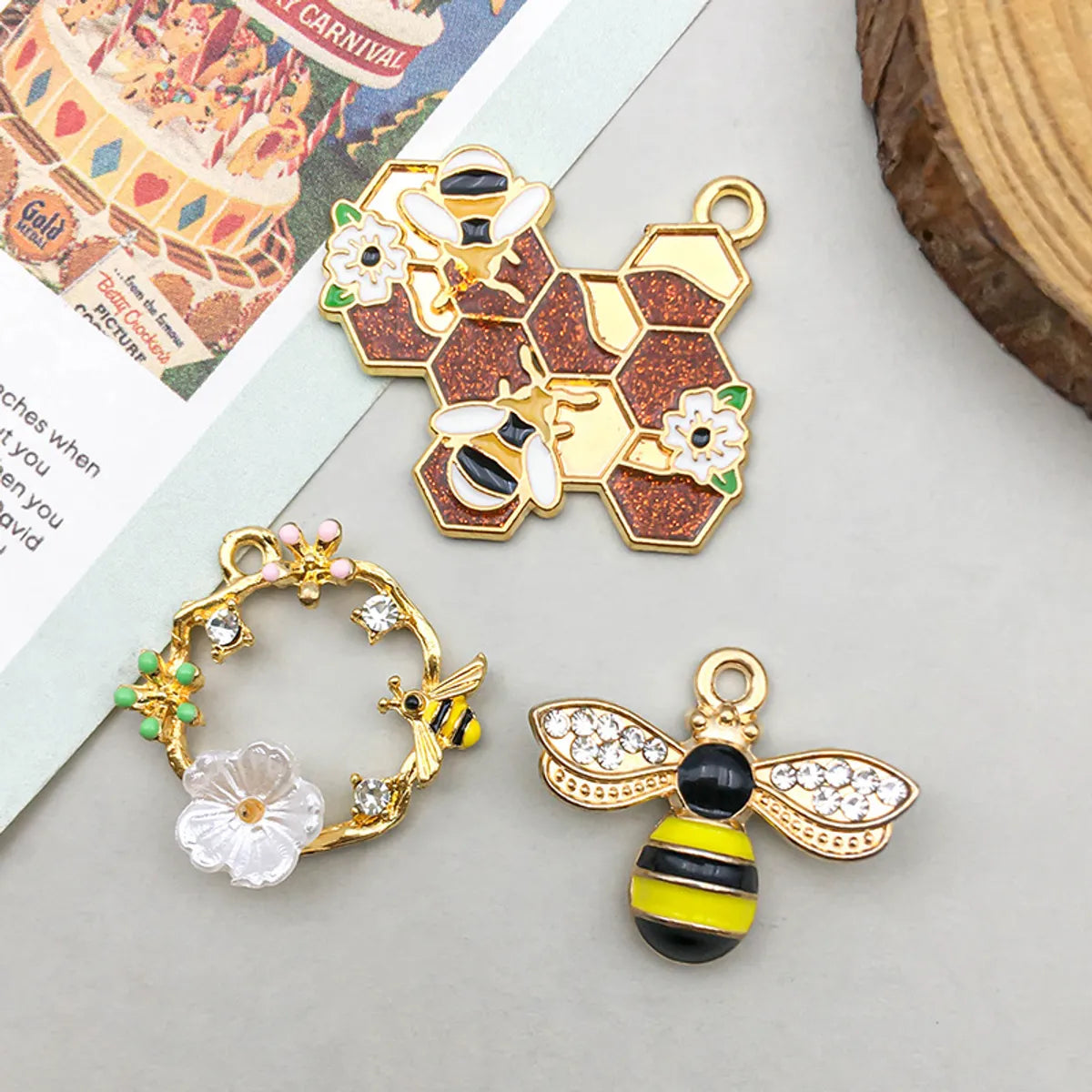 6 Models, 2 Each, 12/Bag Zinc Alloy Bee Pendant