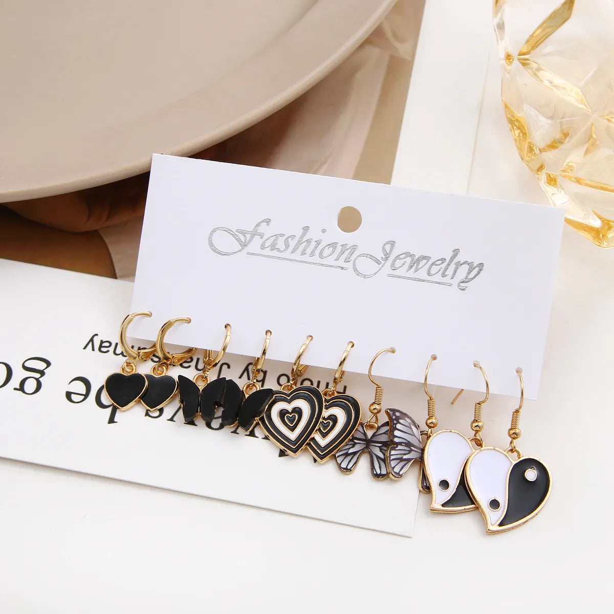 1 Set Retro Ethnic Style Gossip Heart Shape Butterfly Arylic Alloy Earrings