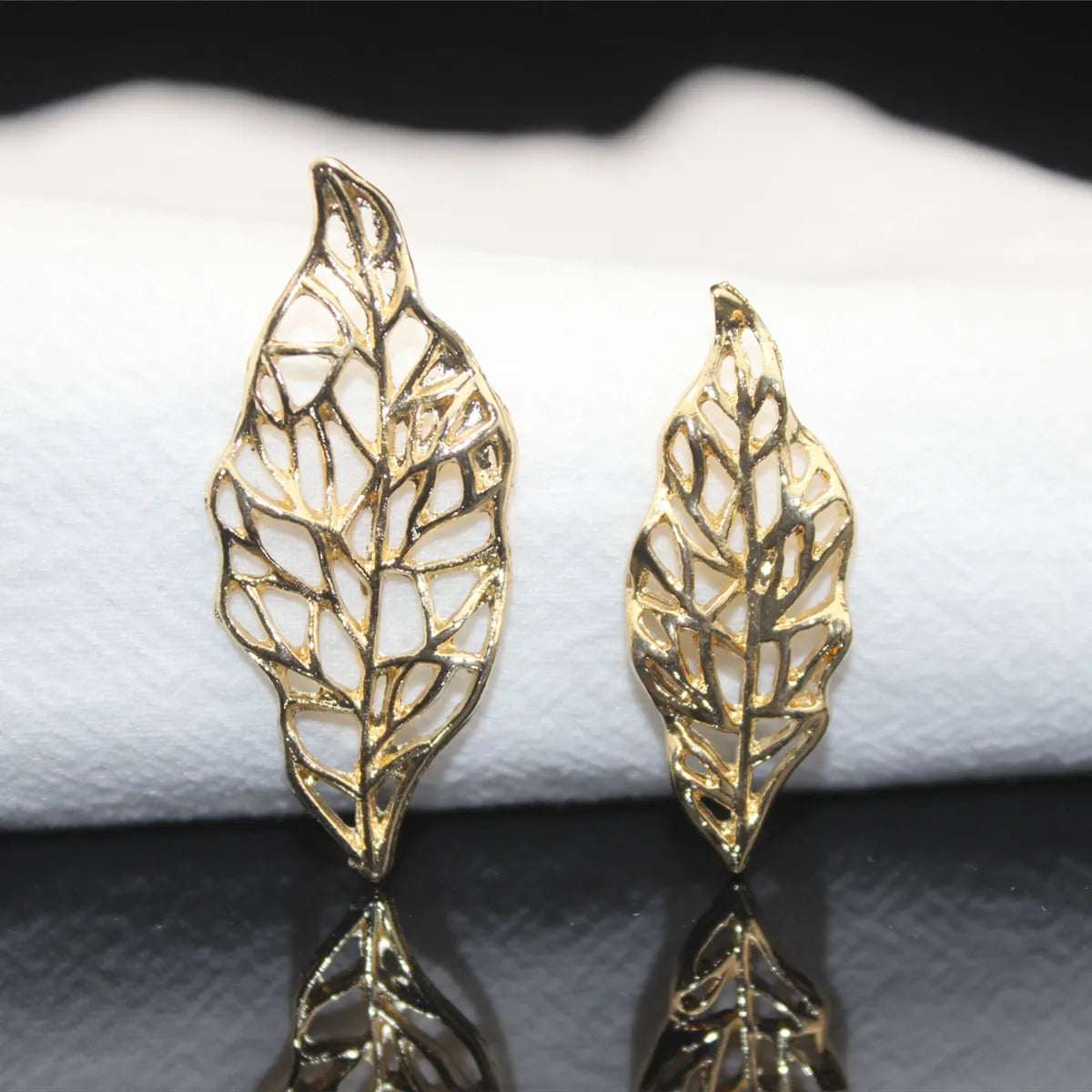 10 PCS/Package 15 * 39mm 20 * 48mm Zinc Alloy Leaves Polished Pendant