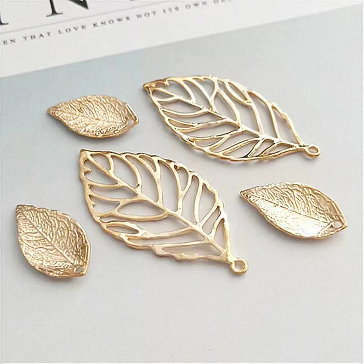 10 PCS/Package 21 * 52mm Metal Leaves Polished Pendant