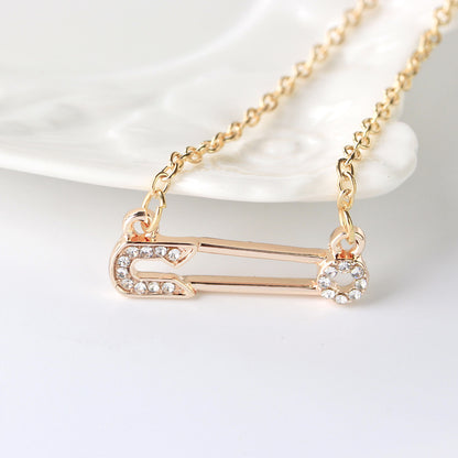 New Fashion Letter Uo Necklace Wild Hollow Diamond Pin Pendant Necklace Wholesale