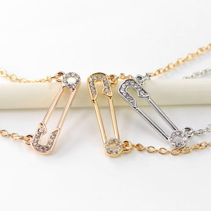 New Fashion Letter Uo Necklace Wild Hollow Diamond Pin Pendant Necklace Wholesale